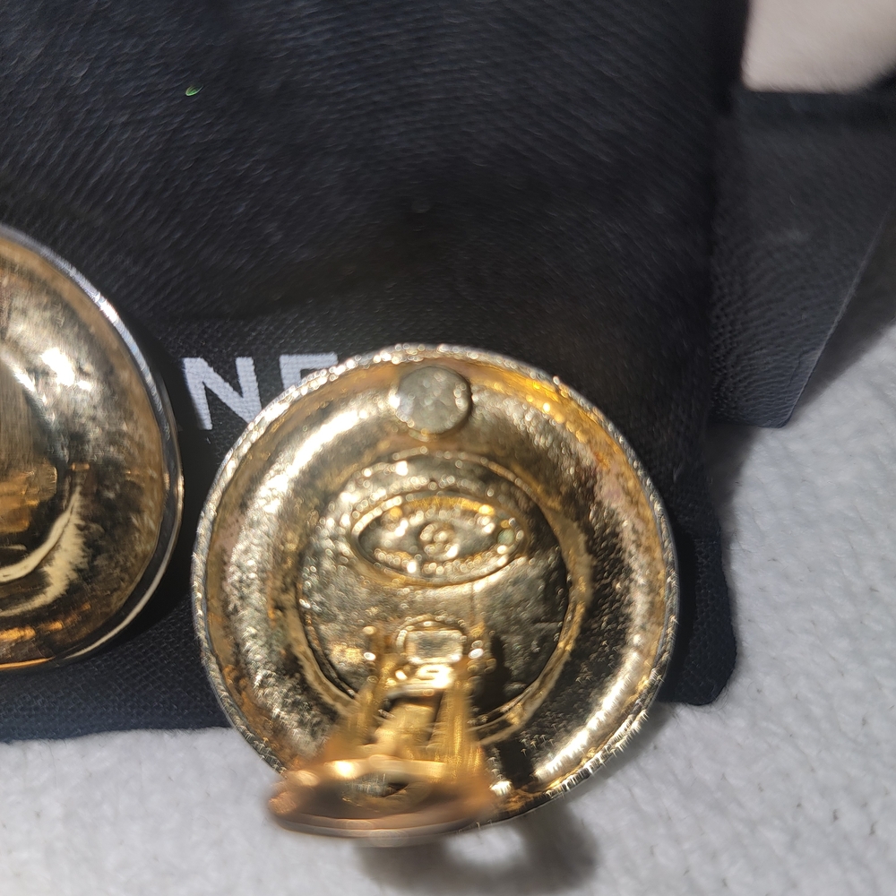 Chanel Gold Pearl Earrings AUTHENTIC WITH BOX REDUCED FIRM - Picture 3 of 4